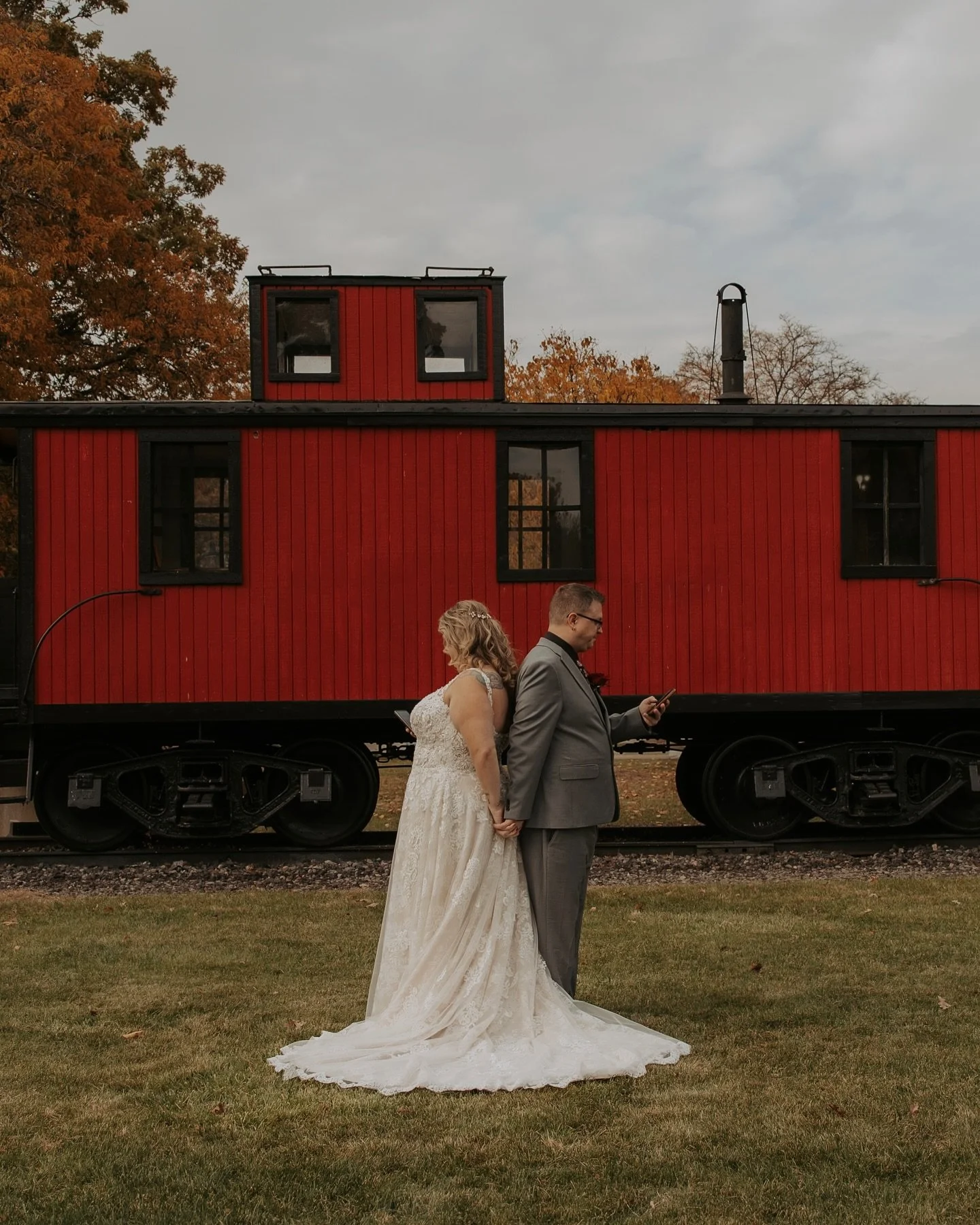 Mr Higdon &amp; Mrs Norkus🥹
&bull;
&bull;
&bull;
Their wedding was one of the sweetest and fastest weddings I have ever been to. I jokingly called it every mans dream wedding! Haha! But even though it was quick, doesn&rsquo;t mean it was any less sp