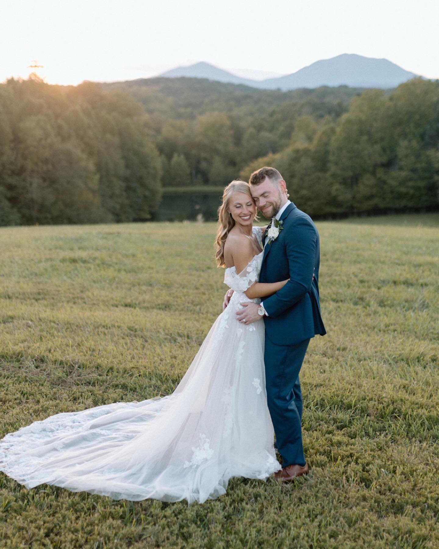 Kristen and JJ had the most beautiful wedding day last Saturday at @glasshillvenue 🤍 Here are some of our favs from their previews