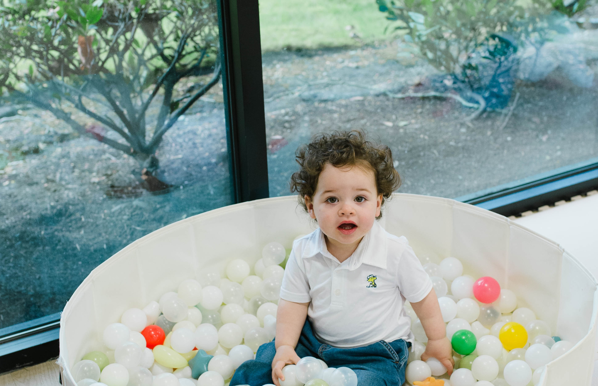 A white outlined number one on a dark green background.