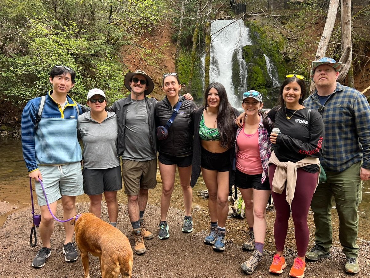 Spring retreat ended with a group hike! We will take any chance we get to spend some time together outdoors! ☀️🥾🌷⛰️🏞️ #emergencymedicine #emergencymedicineresidency #wellness #wilderness