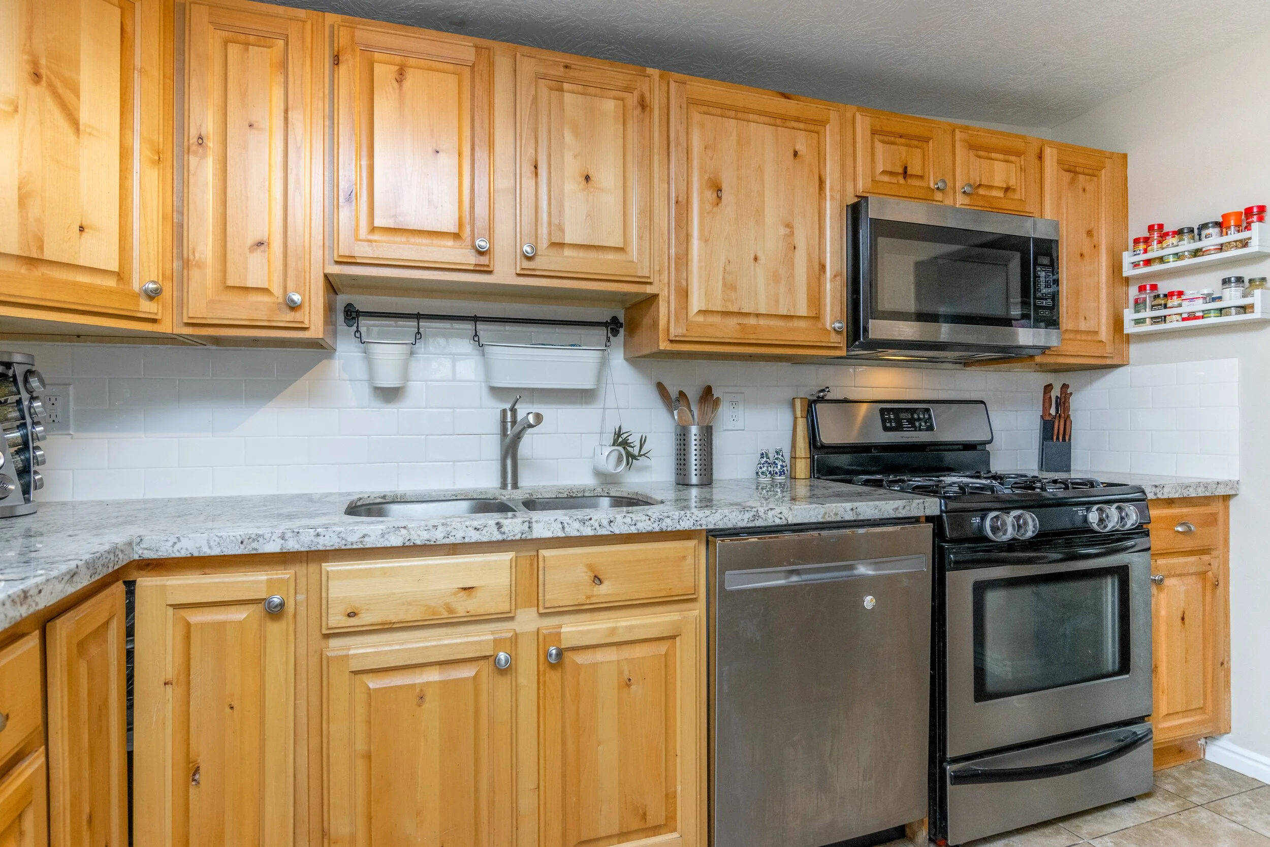 012_Kitchen.jpg