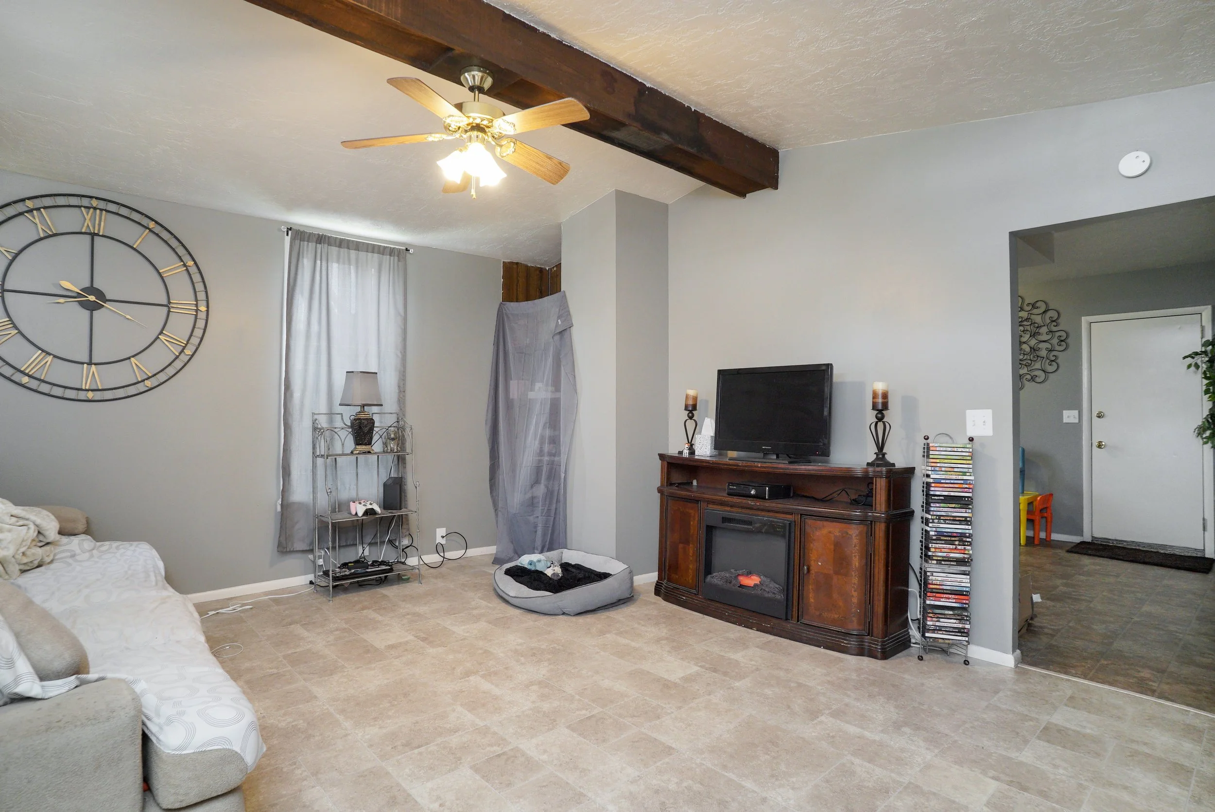 004_Living Room .jpg