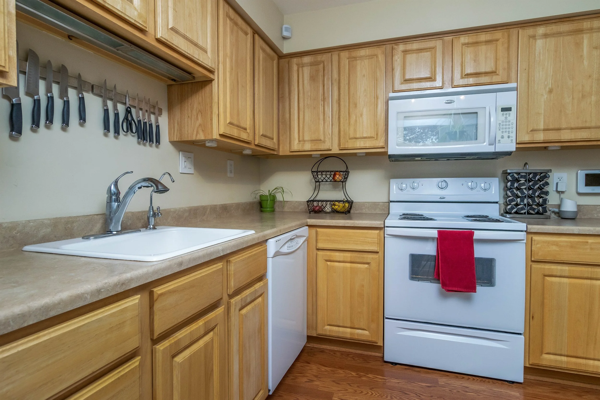 012_Kitchen.jpg