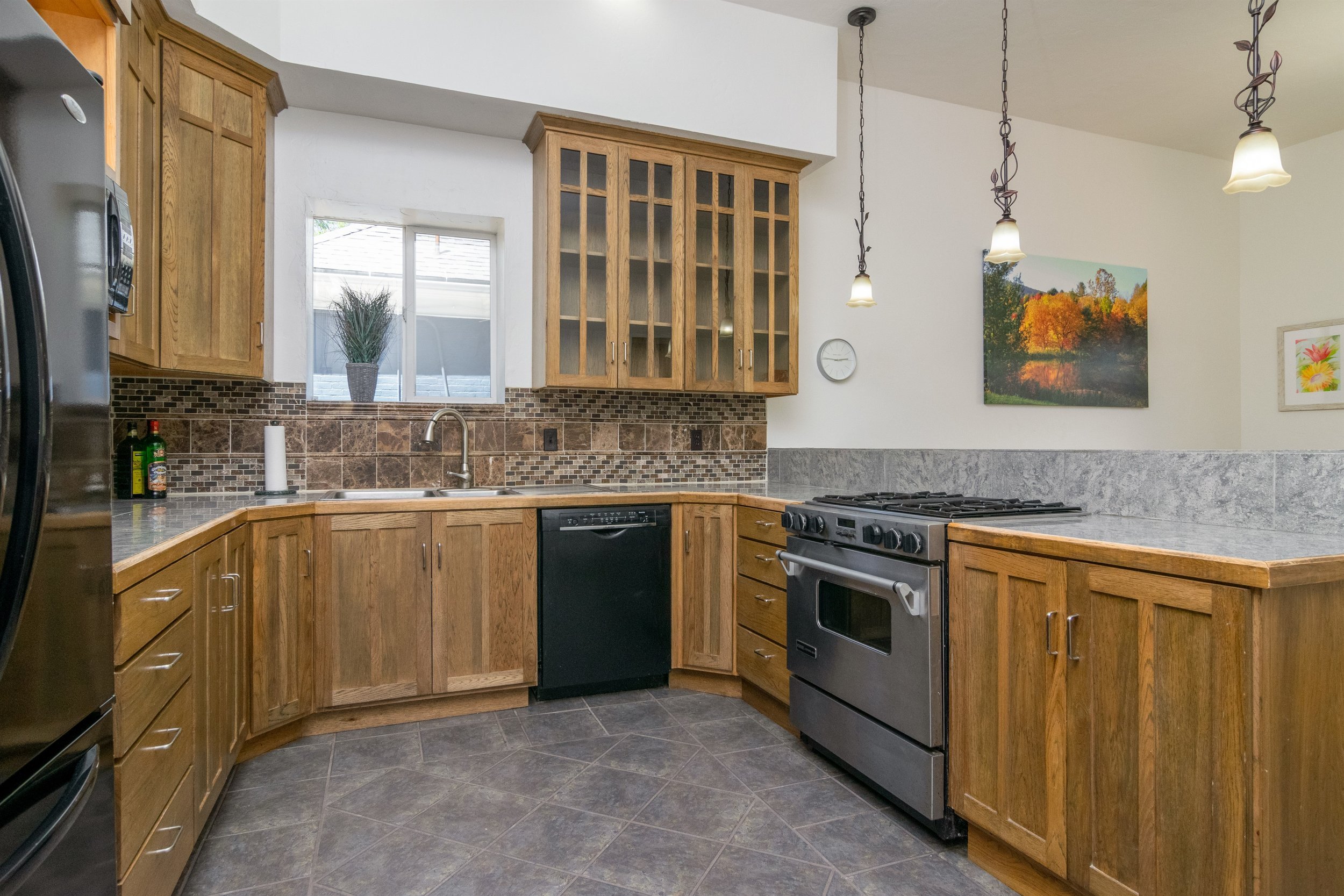 008_Kitchen.jpg
