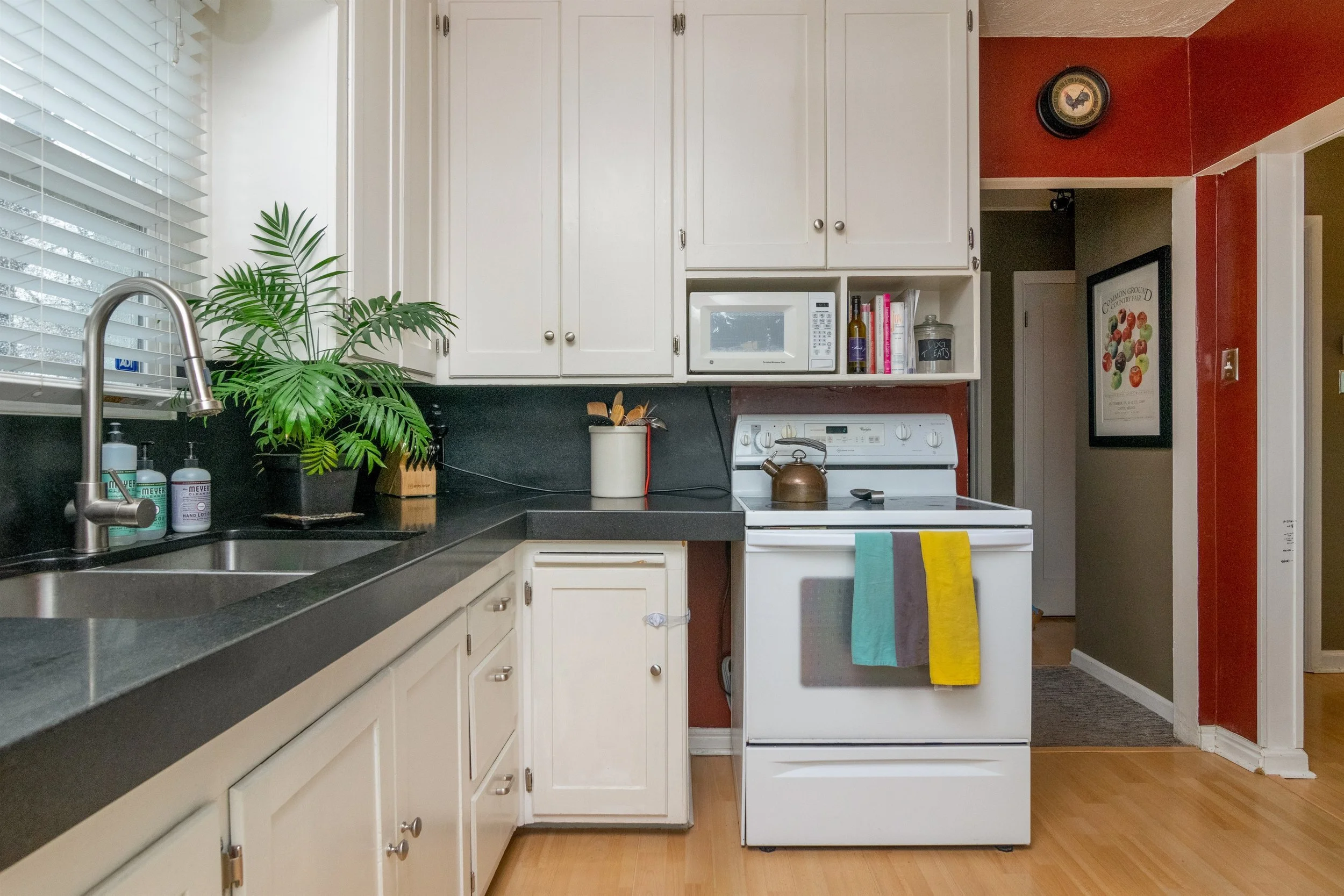 009_Kitchen .jpg