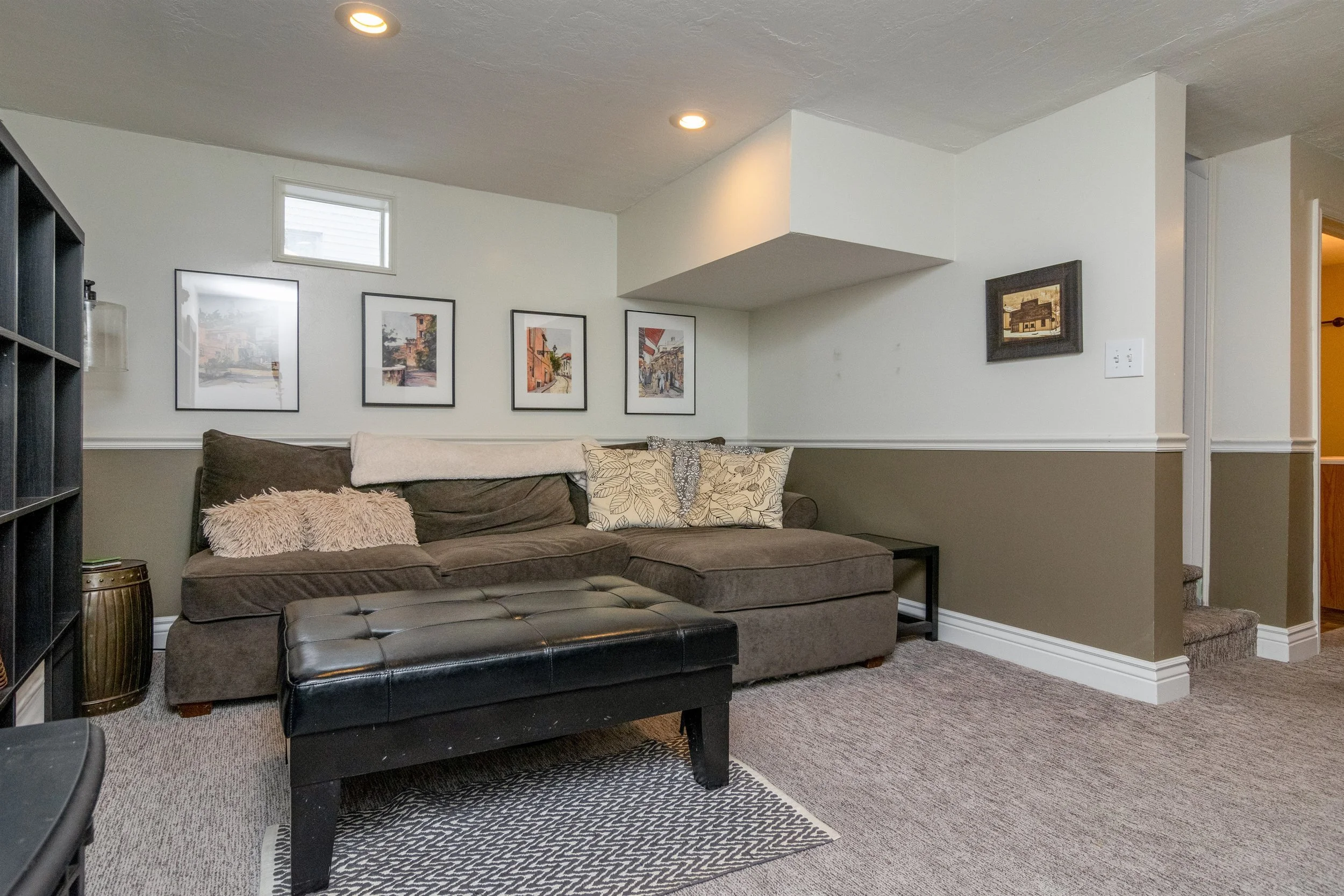017_Family Room .jpg