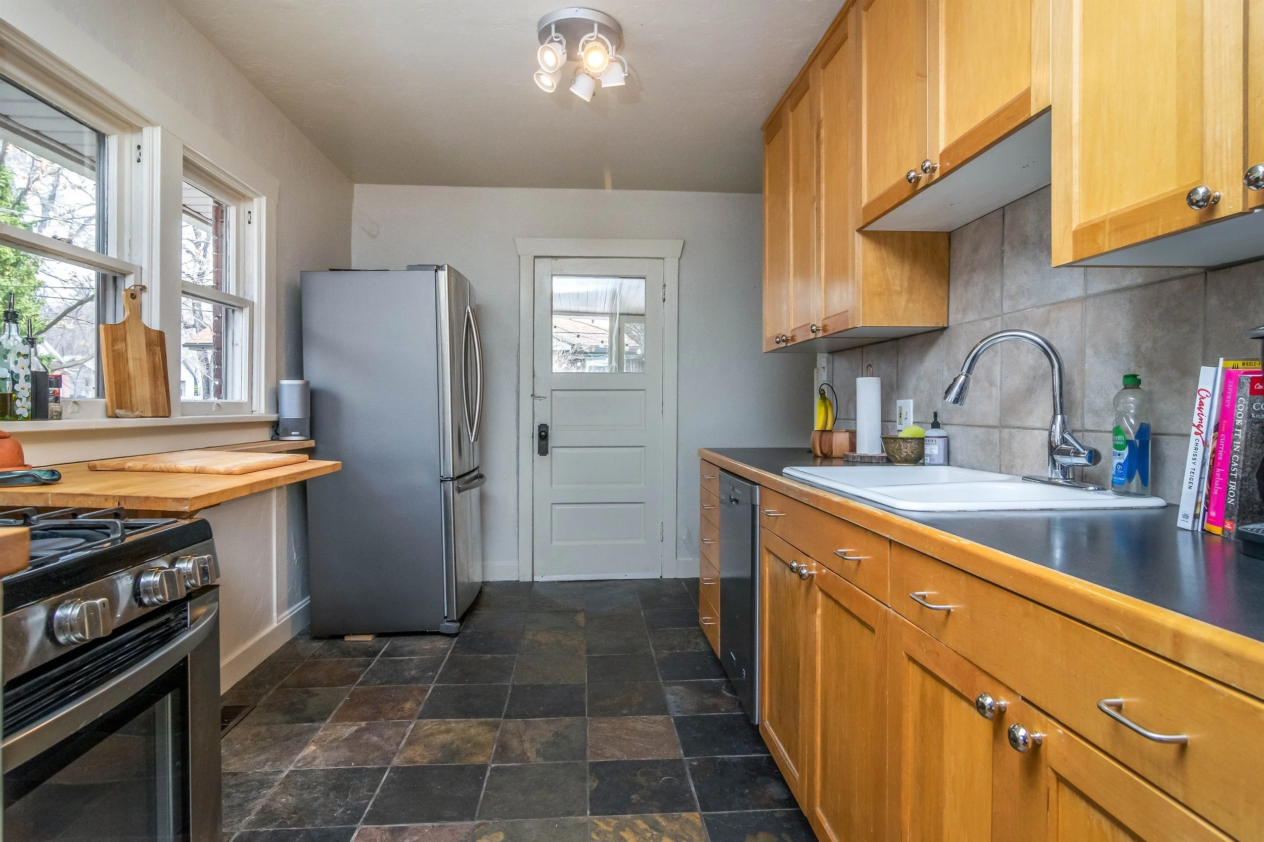 011_Kitchen.jpg