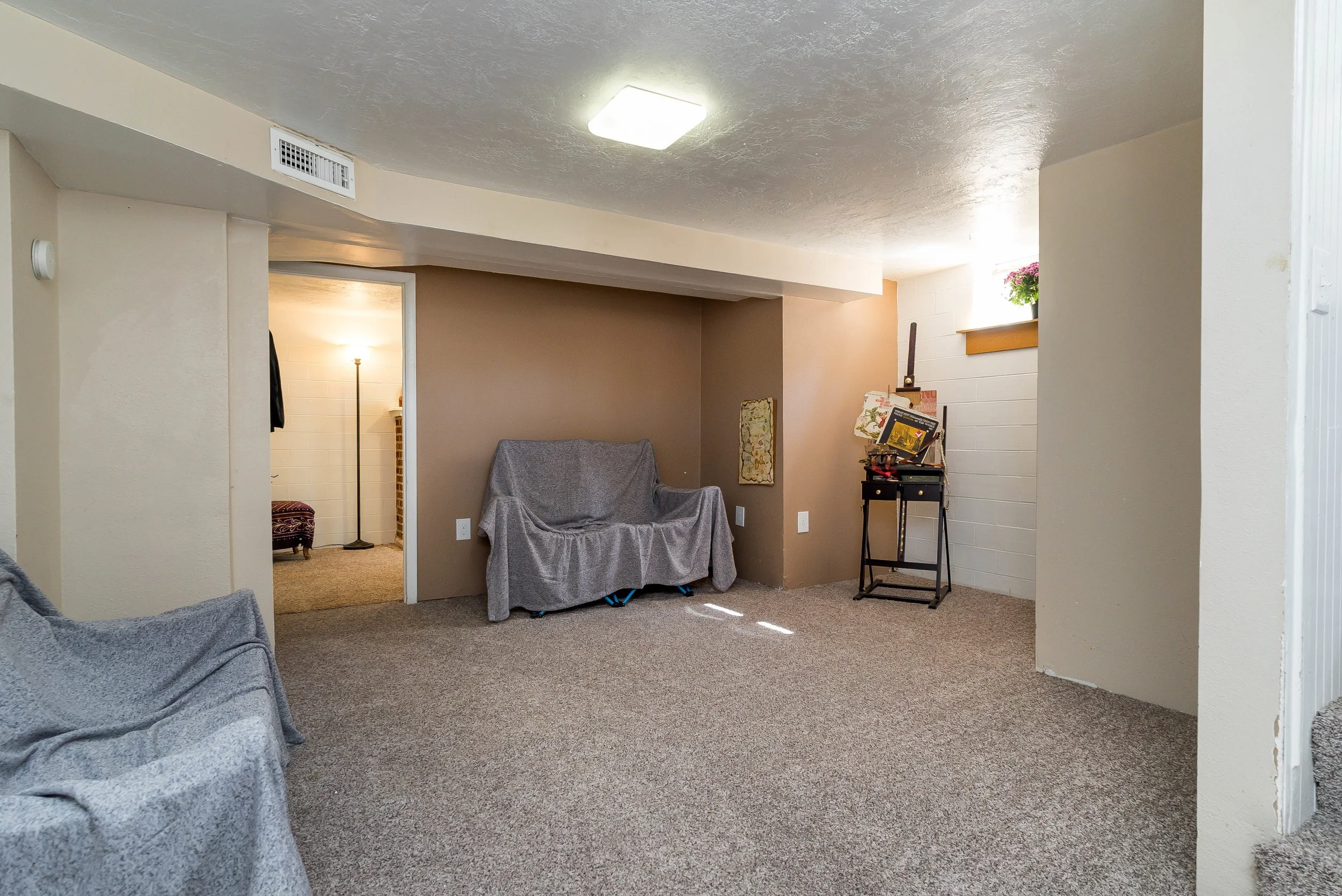 015_Family Room .jpg