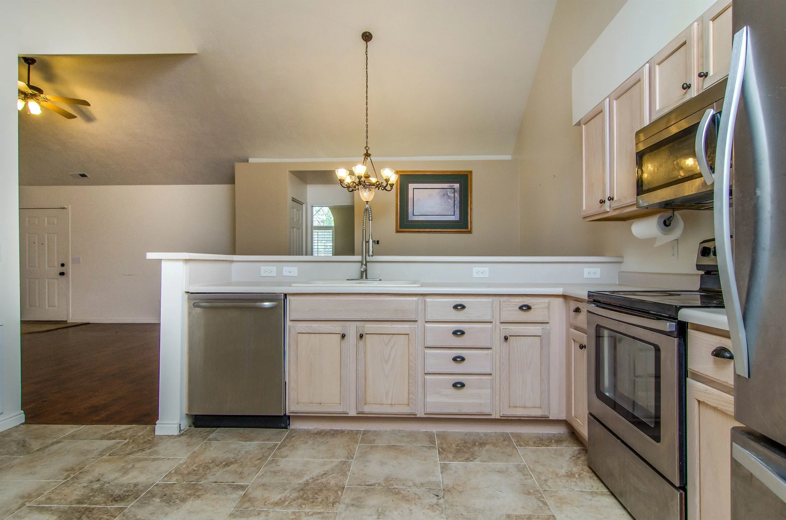 010_Kitchen .jpg