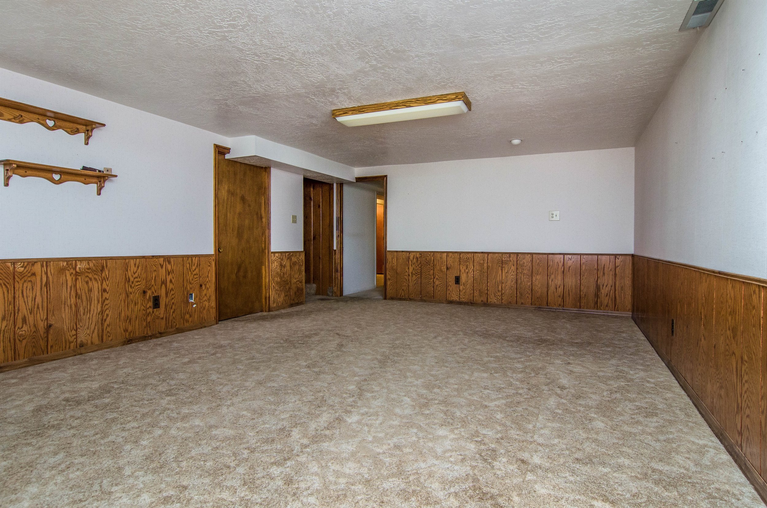 016_Family Room .jpg