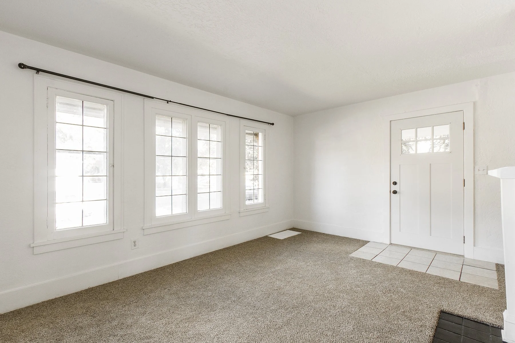 Living-Room_1800x1200_2737940.jpg