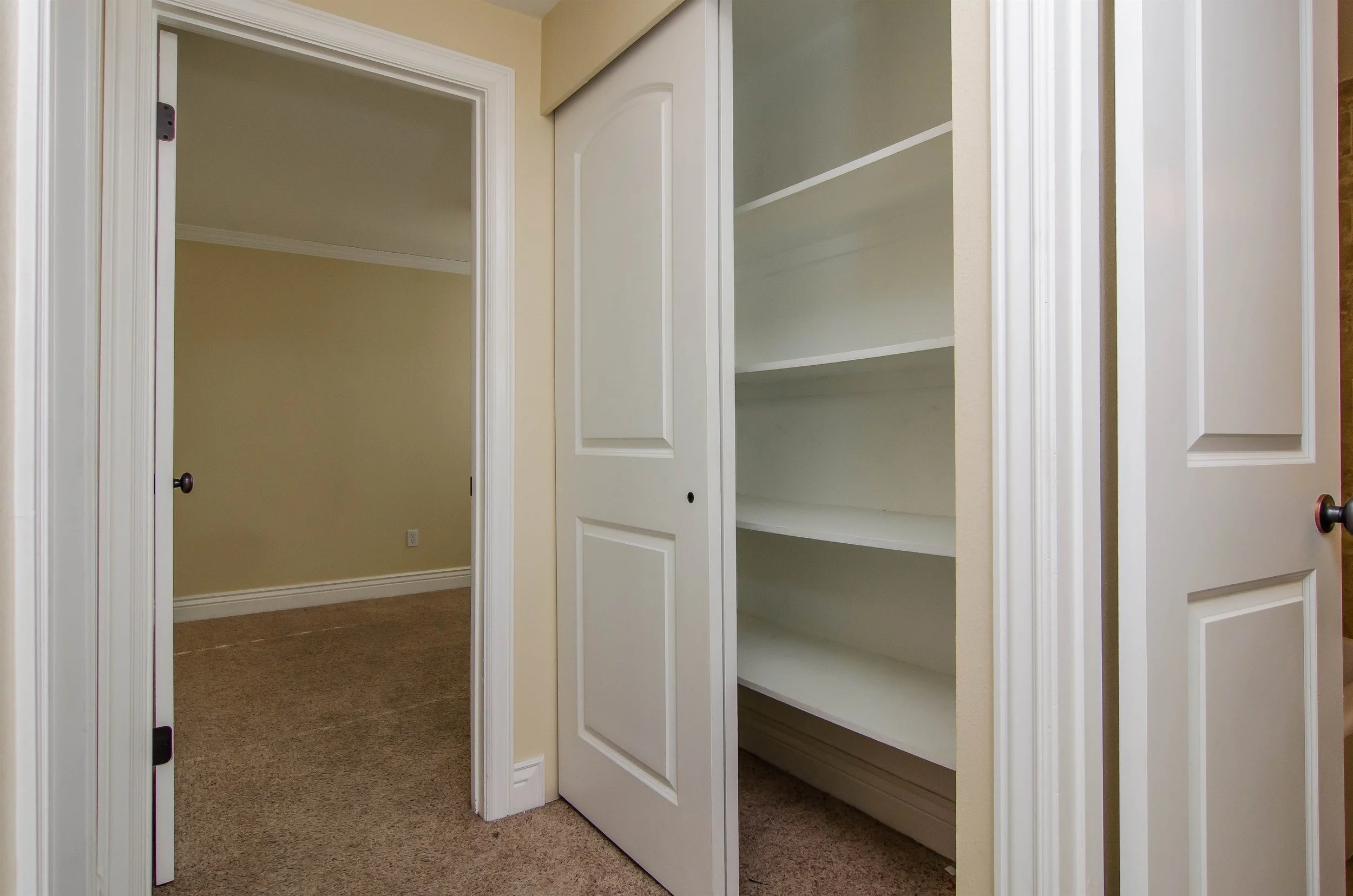021_Hallway Storage.jpg