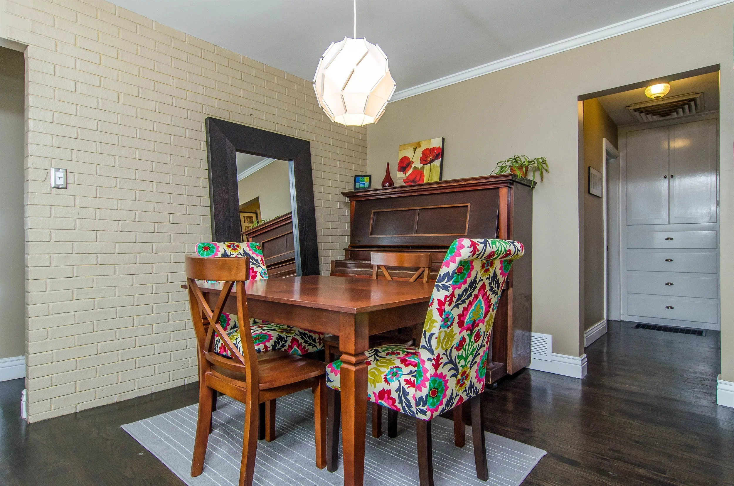 010_Dining Room .jpg