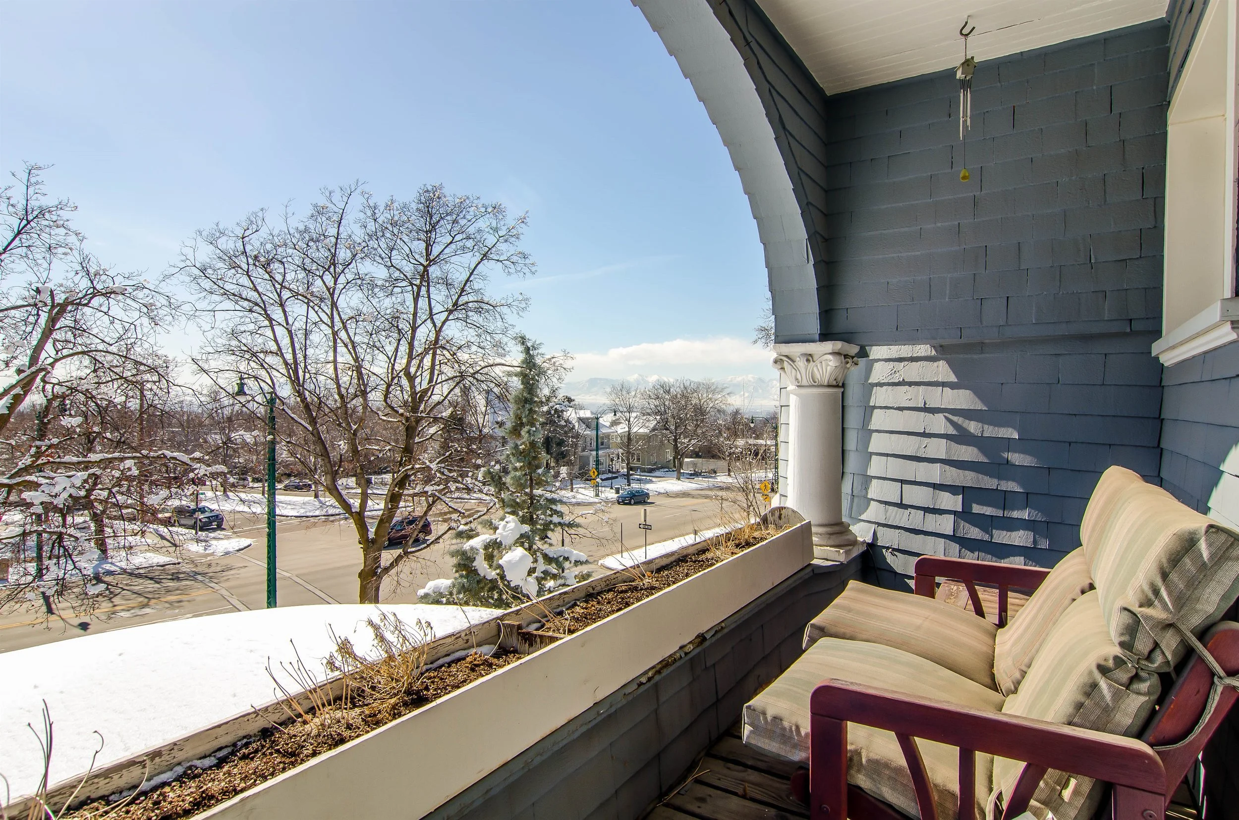 021_Balcony .jpg