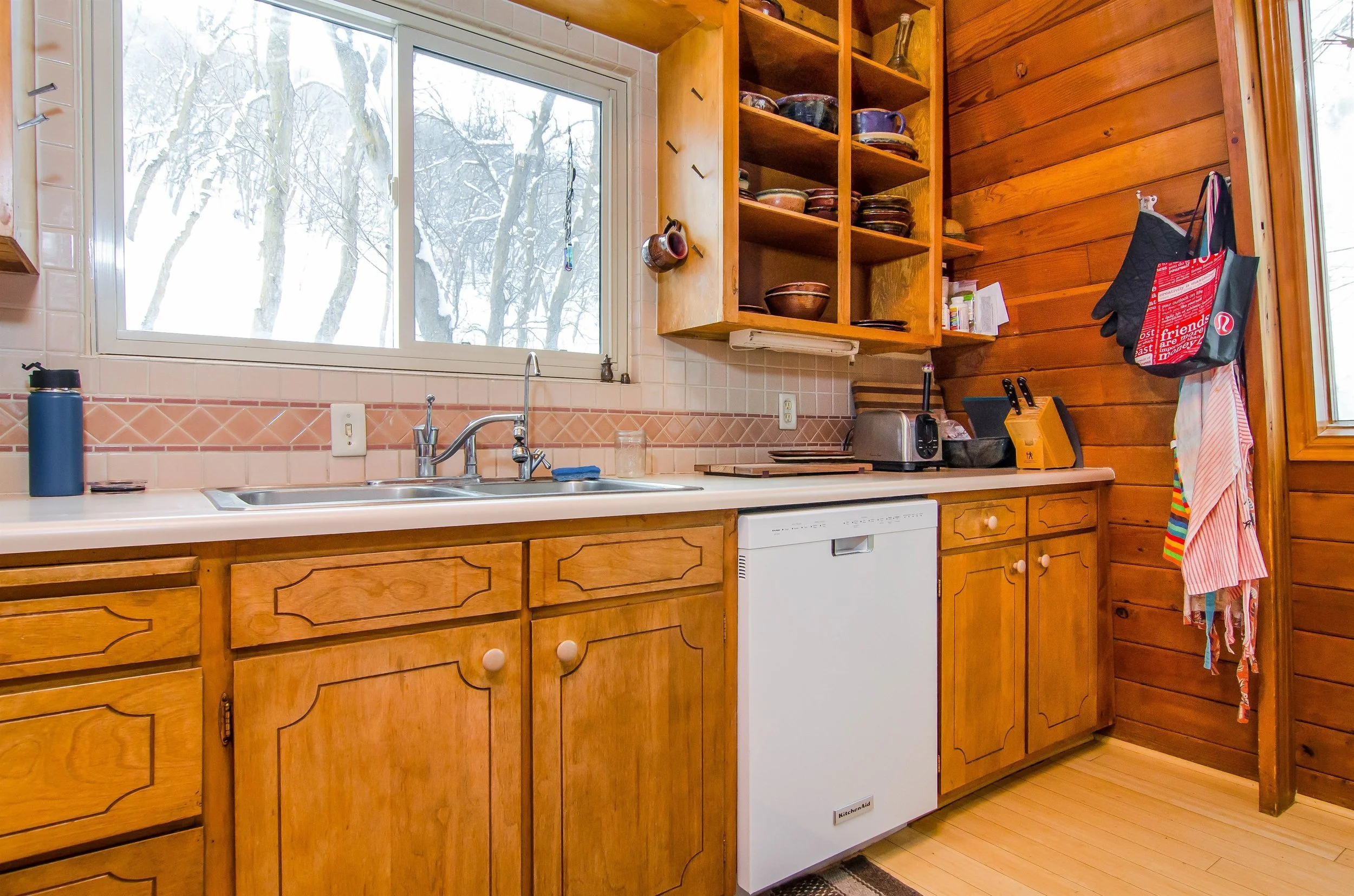 009_Kitchen .jpg