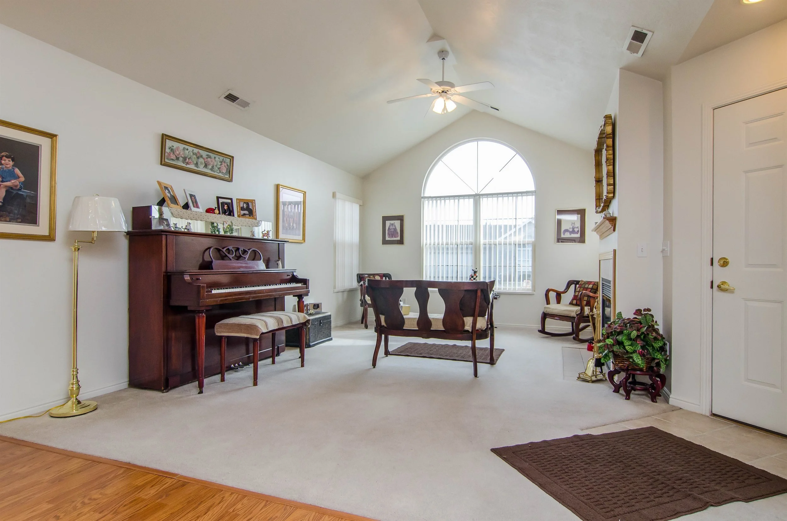 005_Living Room .jpg