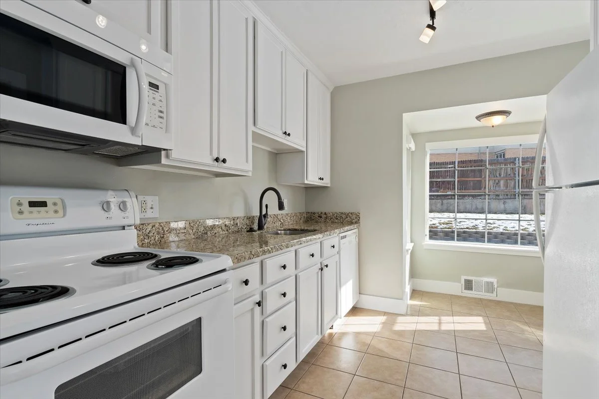 08-Kitchen.jpg