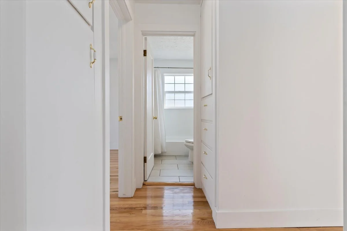 11-Hallway.jpg