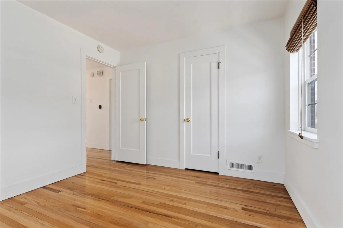 15-Bedroom.jpg