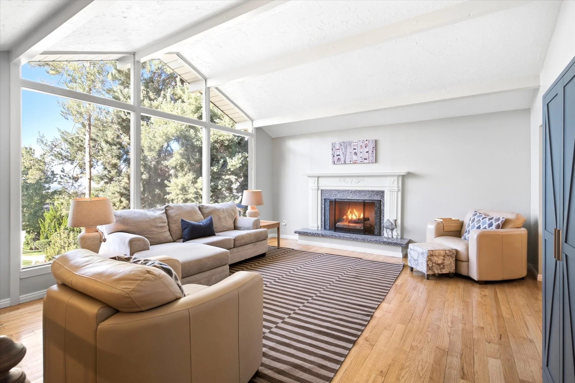 05-Living Room.jpg
