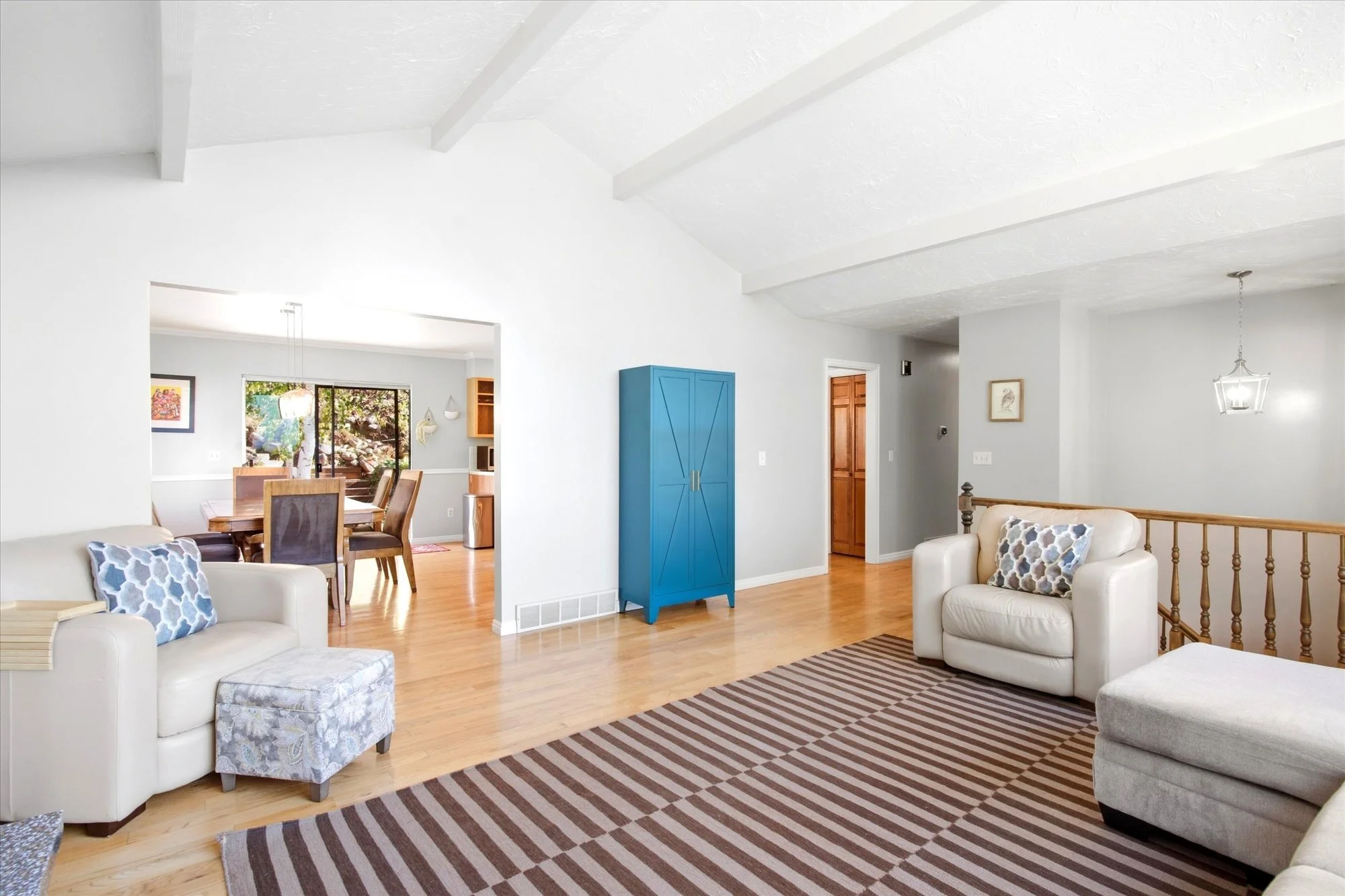06-Living Room.jpg