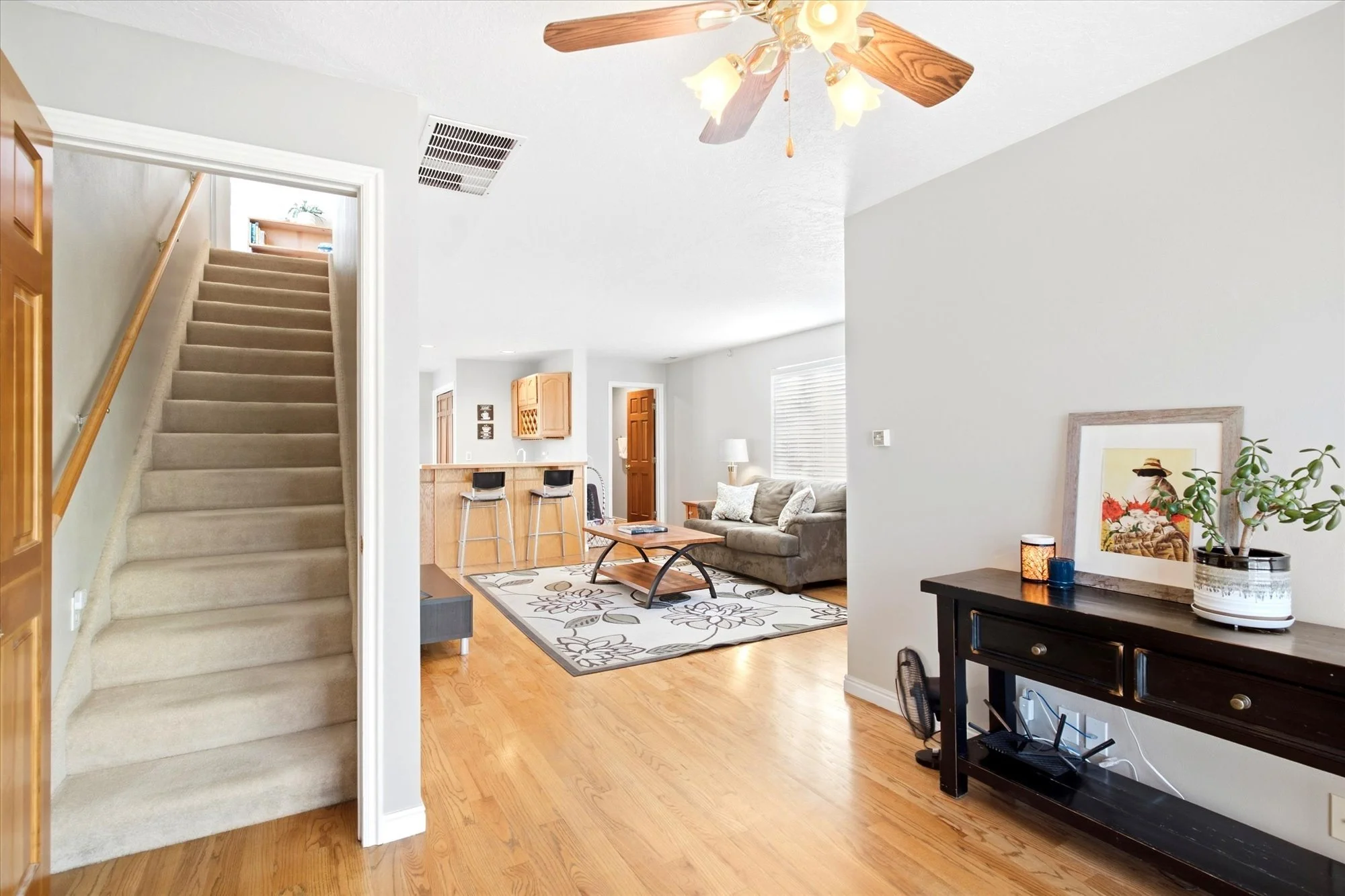 15-Family Room.jpg