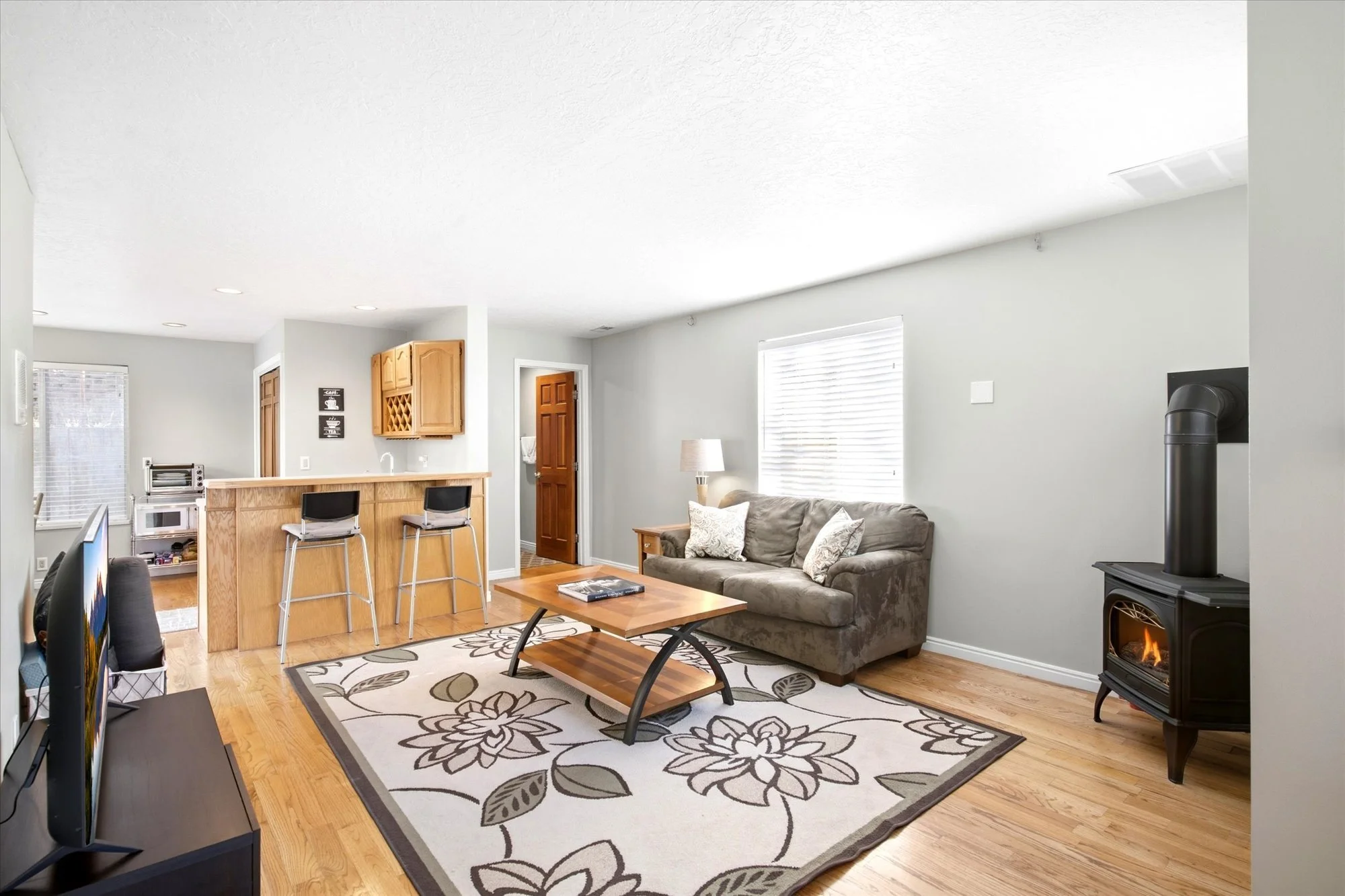 17-Family Room.jpg