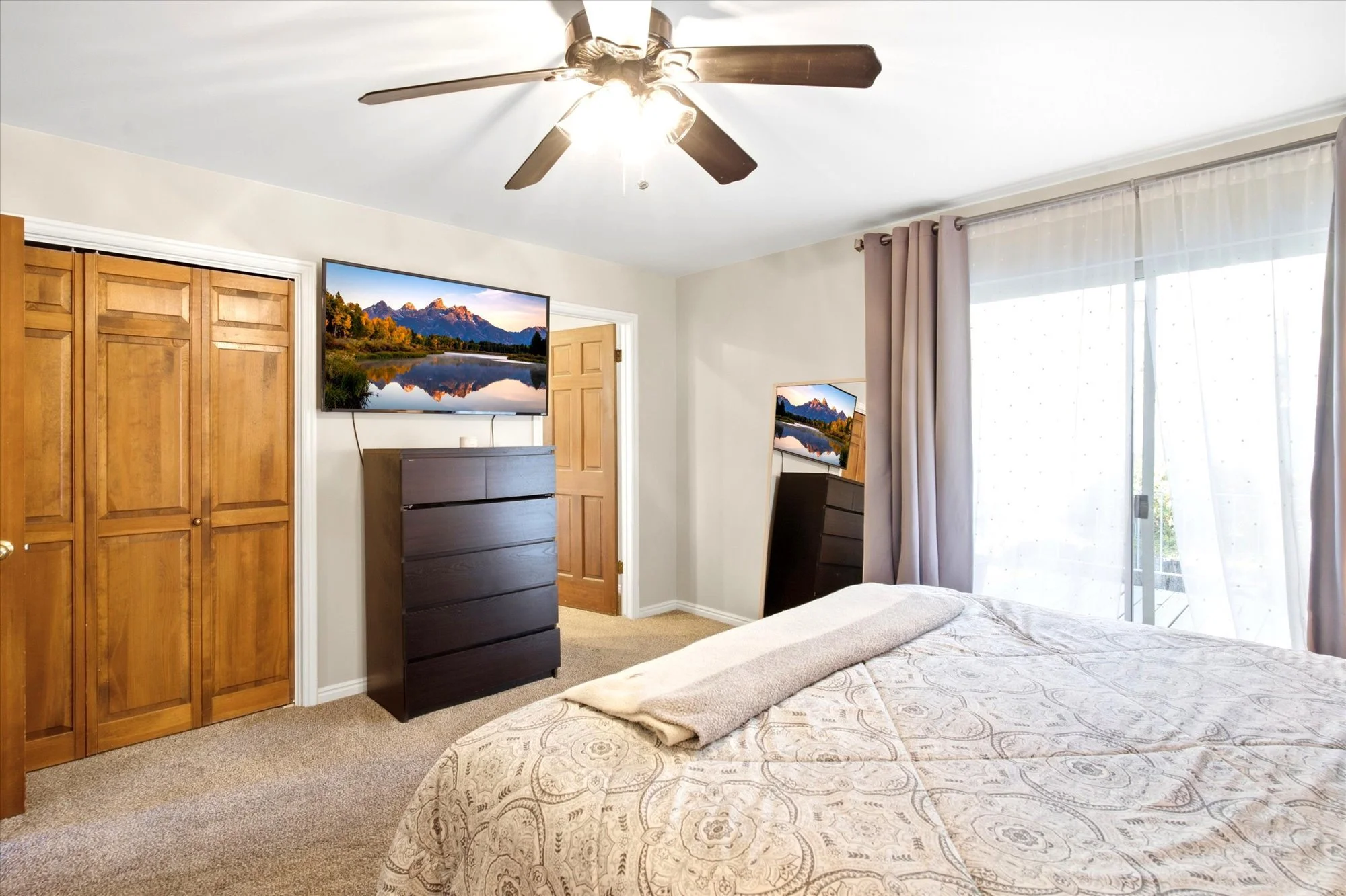 20-Bedroom.jpg