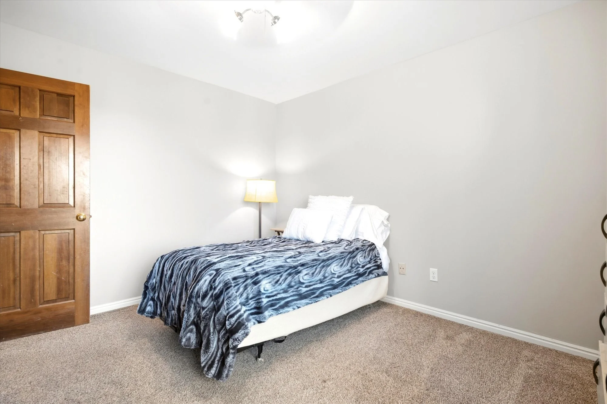 28-Bedroom.jpg