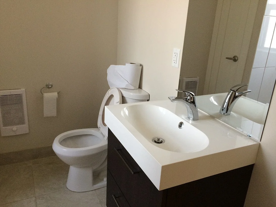 2555 Eglinton Avenue West, apartment rental