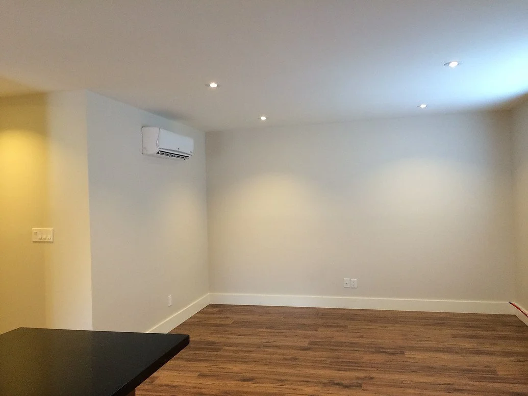 2555 Eglinton Avenue West, apartment rental