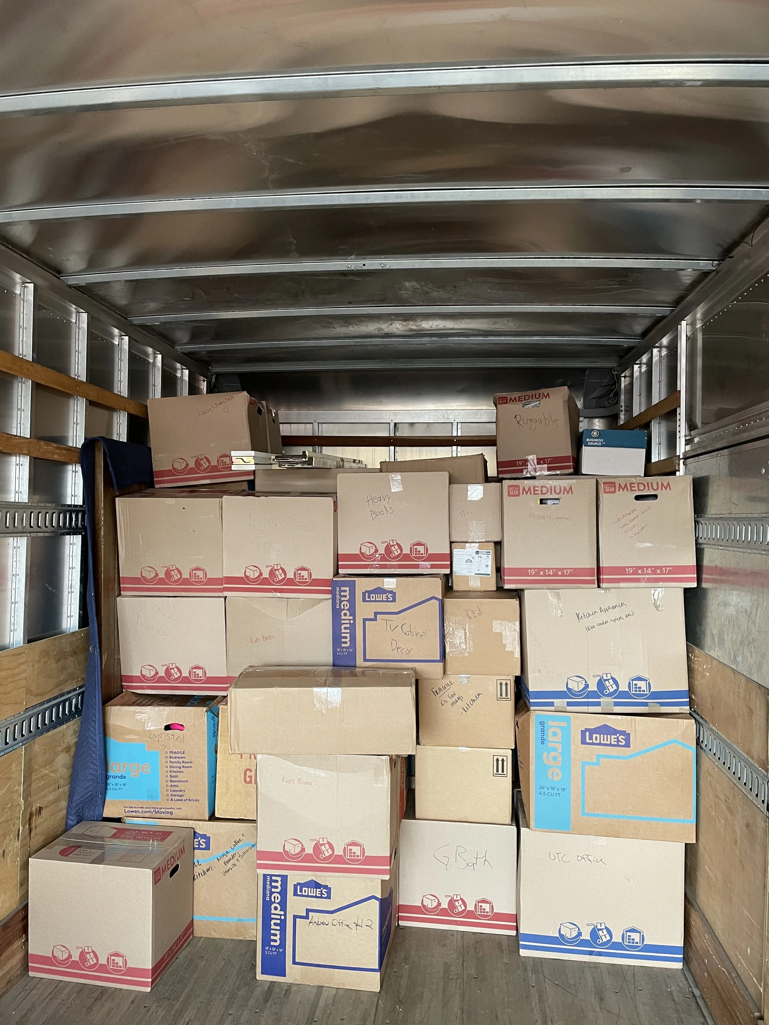 EFFICIENT MOVING: HOW TO OPTIMIZE SPACE IN YOUR MOVING TRUCK