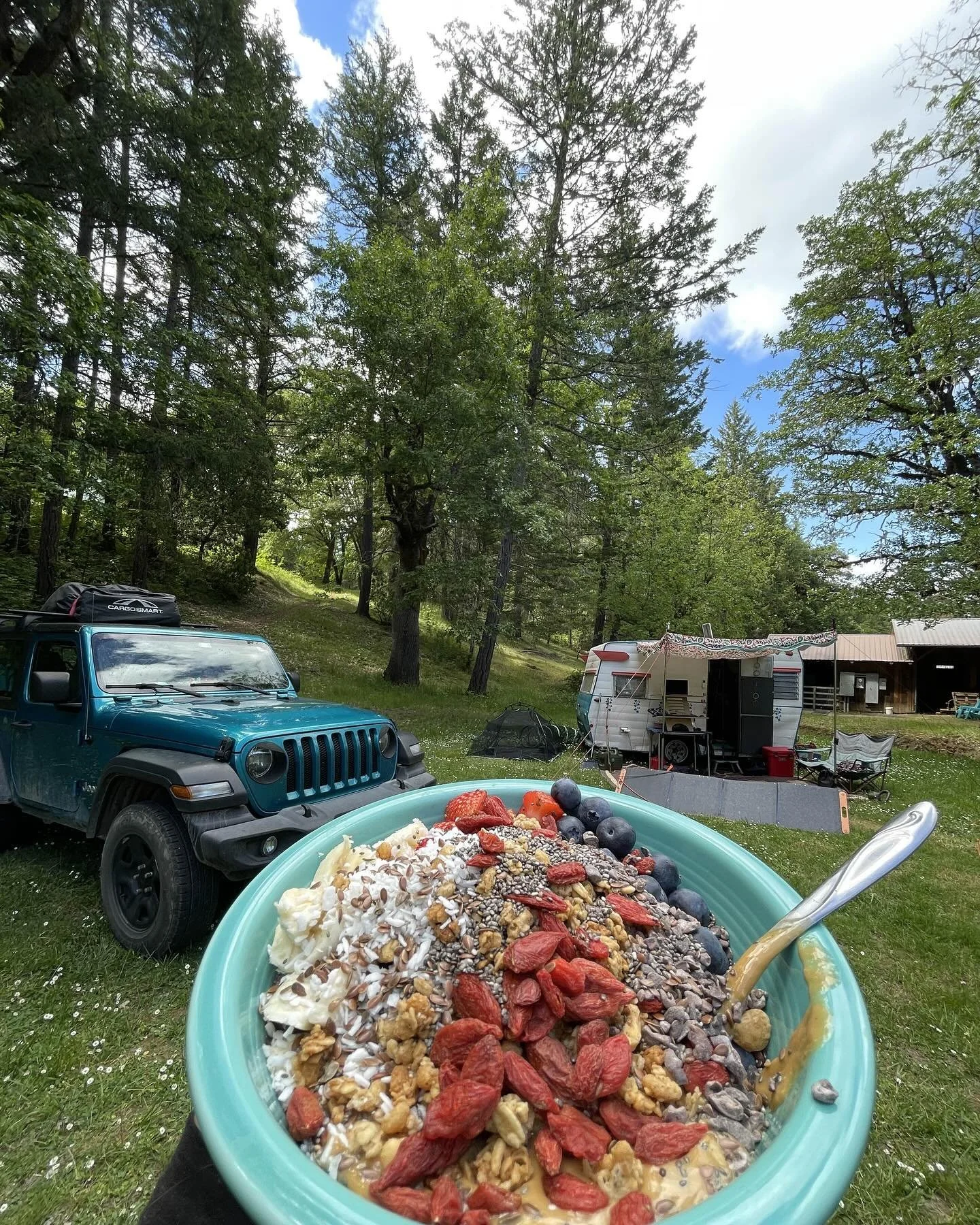 A sneak peek into that Selma life 🚐 🌲 Who&rsquo;s coming to our grand opening next weekend? 

#vanlifecampgrounds #onetimeatvancamp #vanlifeoregon #vanlife #vanlifediaries #nomadlife