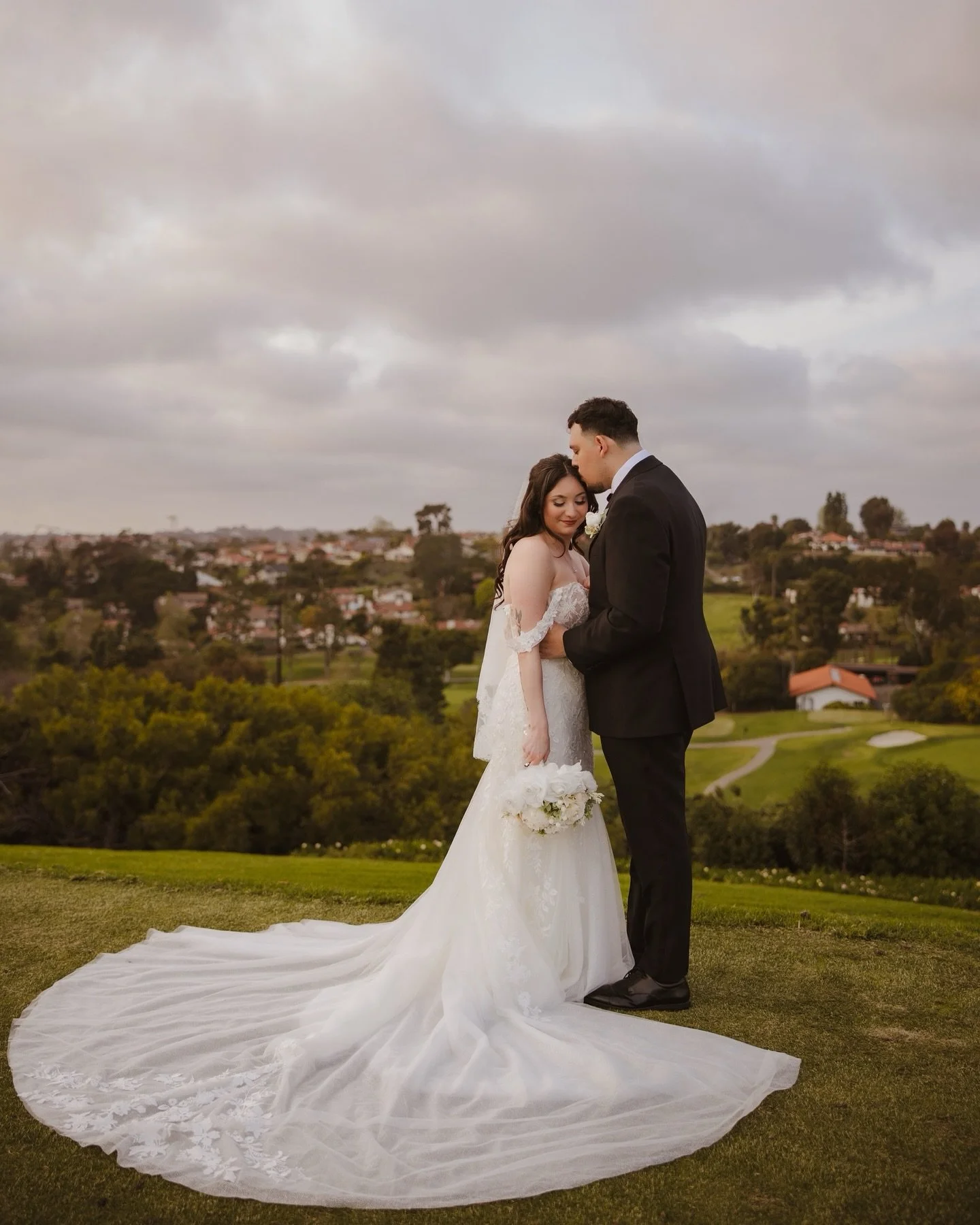 Michael &amp; Bethany married at Lomas Santa Fe Country Club in Solana Beach. A day of quiet anticipation, heartfelt vows, and a night that ended beneath chandeliers. Simple, romantic, and true to them.

Photographer: @lanierenephoto
Venue: @lomassan