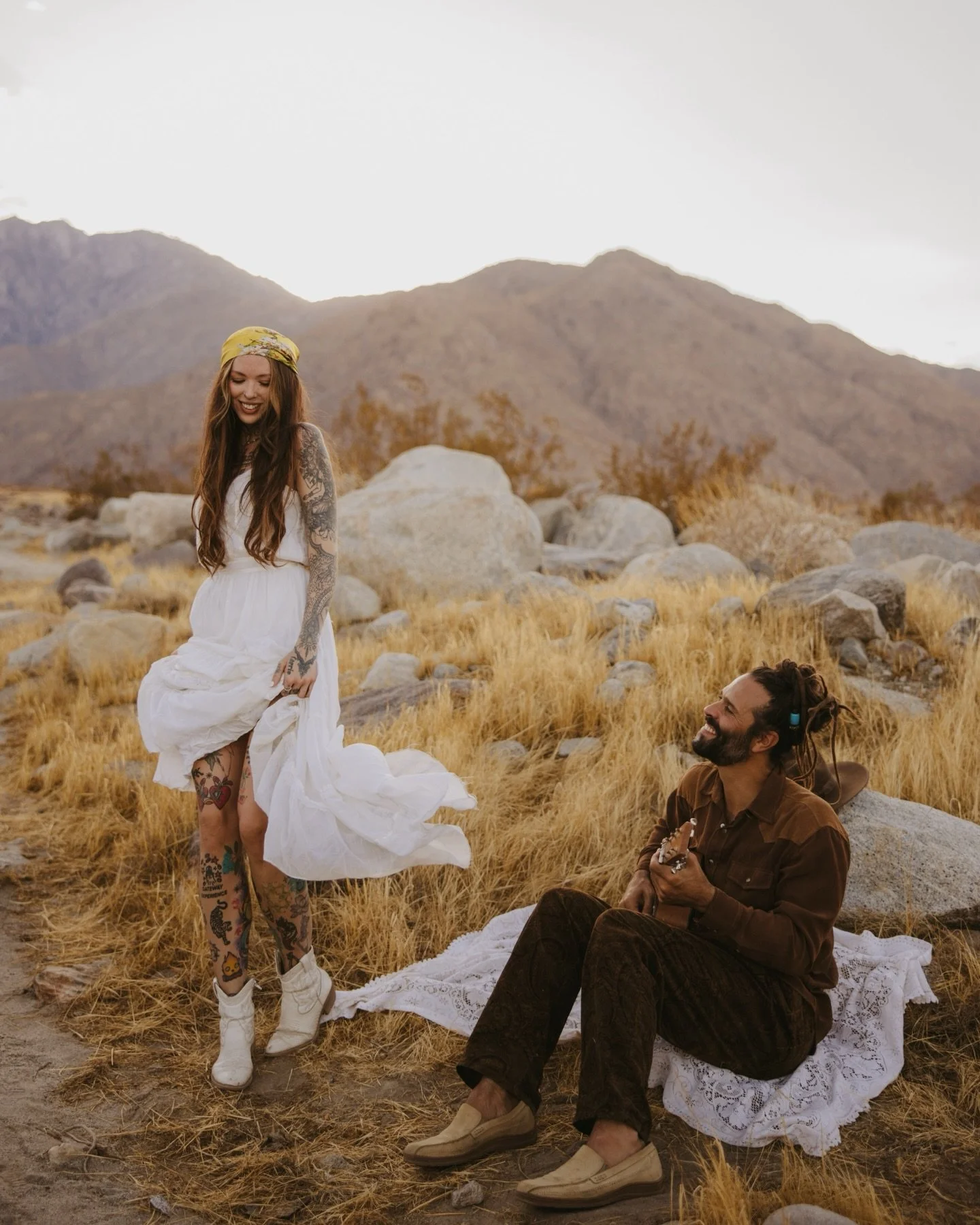 Emerging from a long winter nap because spring is here and the calendar is filling up. Ready to rock n&rsquo; roll with a busy season, starting with these two in the desert ✨🌵
&bull;
&bull;
&bull;
Content day, concepts and styling by: @sweetdreamret