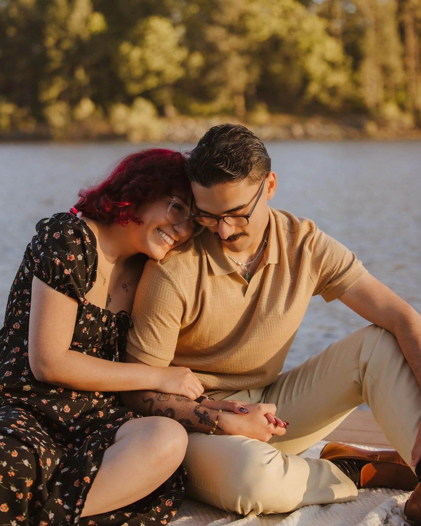 Feeling so excited that fall is finally here 🍂 
The golden sunsets, the crisp air, and the moody tones make my photographer heart so happy. These photos give me all the fall sunset vibes&hellip;. dreamy, cozy, and a little bit cinematic in the mount