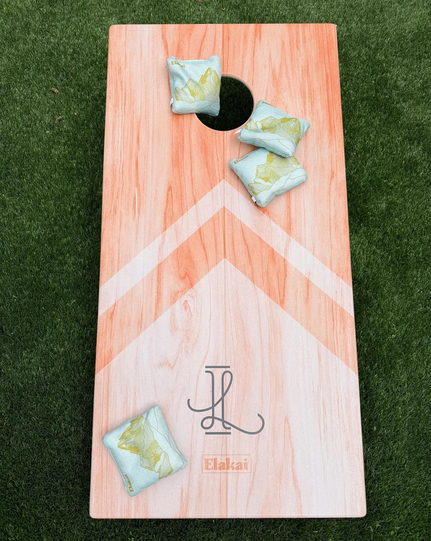 The grass is always greener over here at Lusso!☀️ Have you checked out our NEW cornhole boards located on the amenity deck?💛 Perfect for game days or just a casual night where you want to show your friends &amp; family how it&rsquo;s done!✨