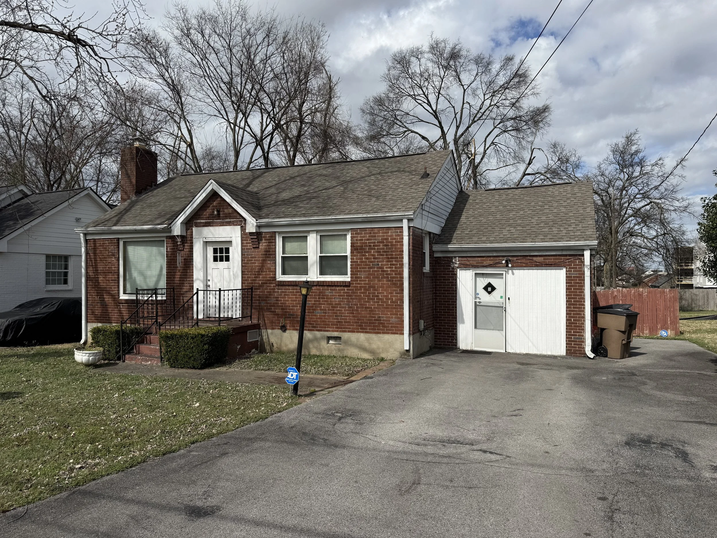 1025 Maplewood Pl front.jpg