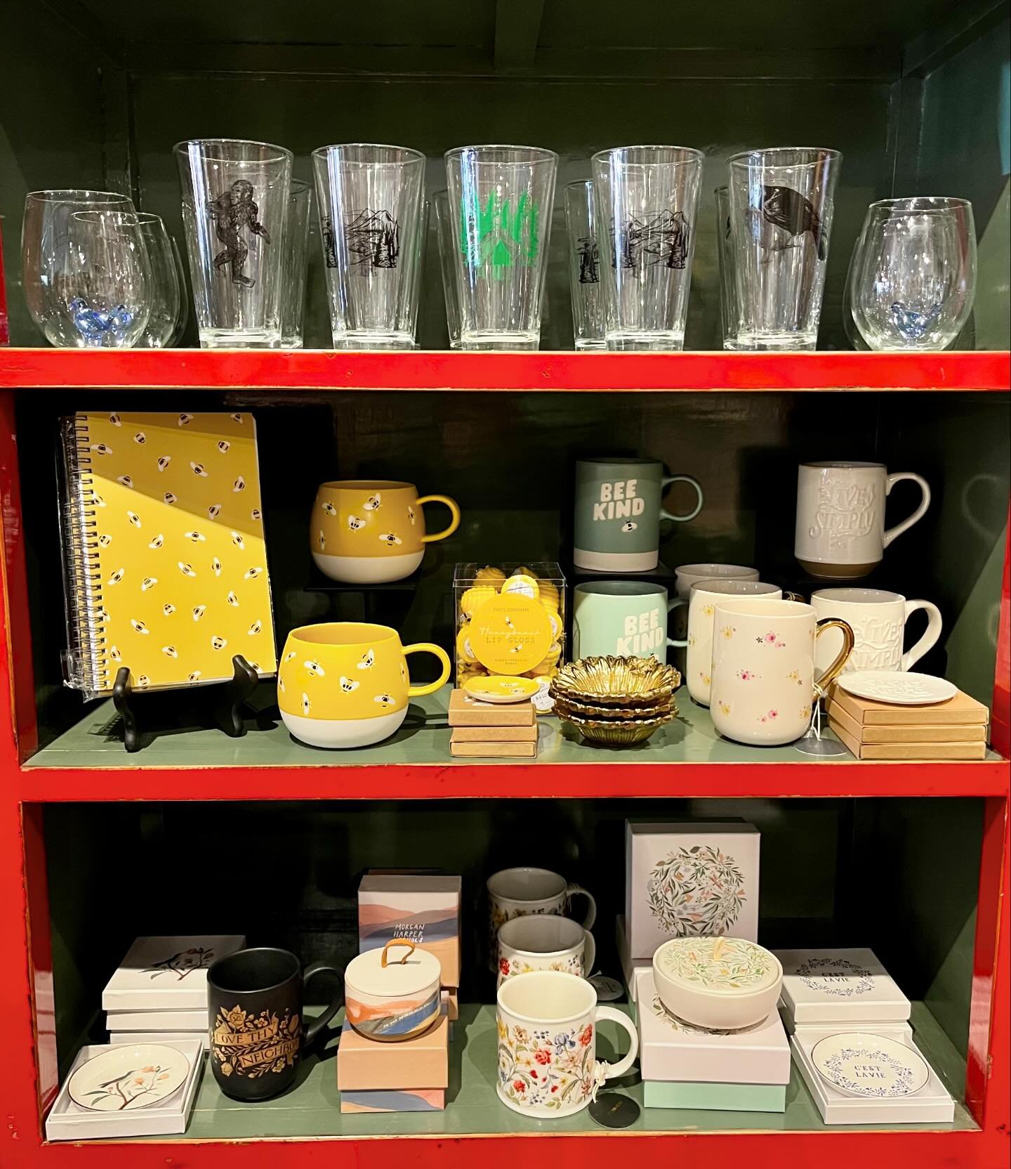 We have some fun pint glasses and mugs in right now! #newarrivals #pintglass #mugs #easygifts #shoplocal #theresnoplacelikehome #downtowndurango #durango #colorado