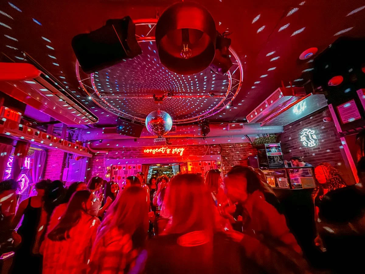 The 6 OFFICIAL Lesbian Bars in NYC &amp; 8 Other Sapphic-Leaning Bars