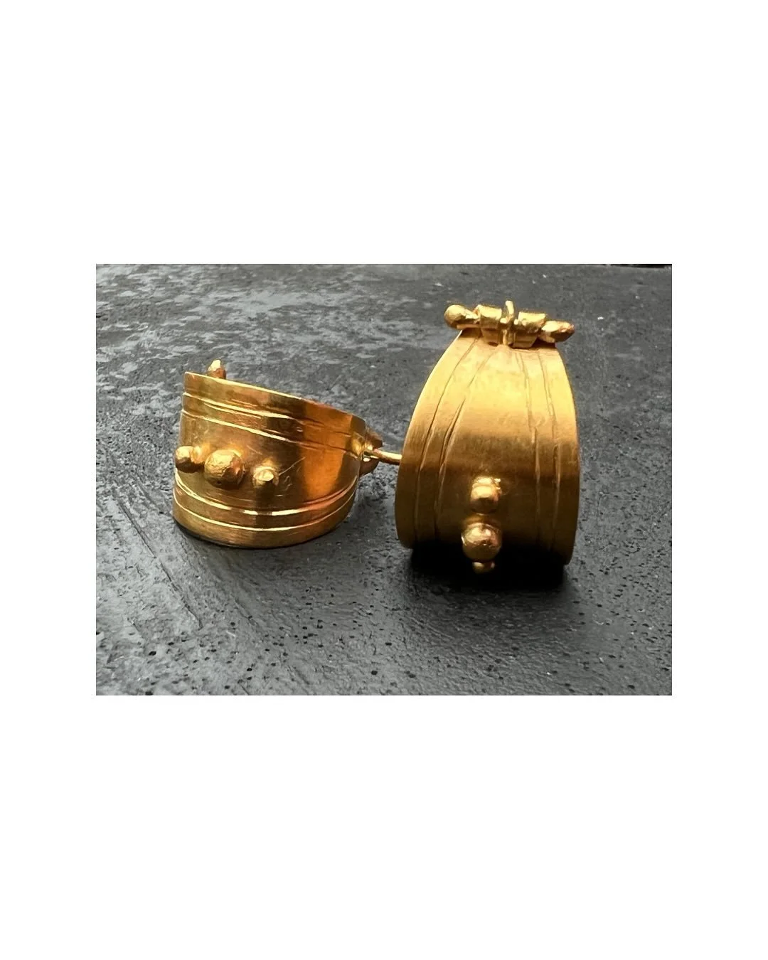 ✨Gold Vermeil small chunky hoops with hinged ear catches, wonky engraving and beautiful graduated granulation details

✨I&rsquo;ve been working out how to do a hinged earring as I always loose the peg and scroll ones and it drives me mad. 

✨I&rsquo;