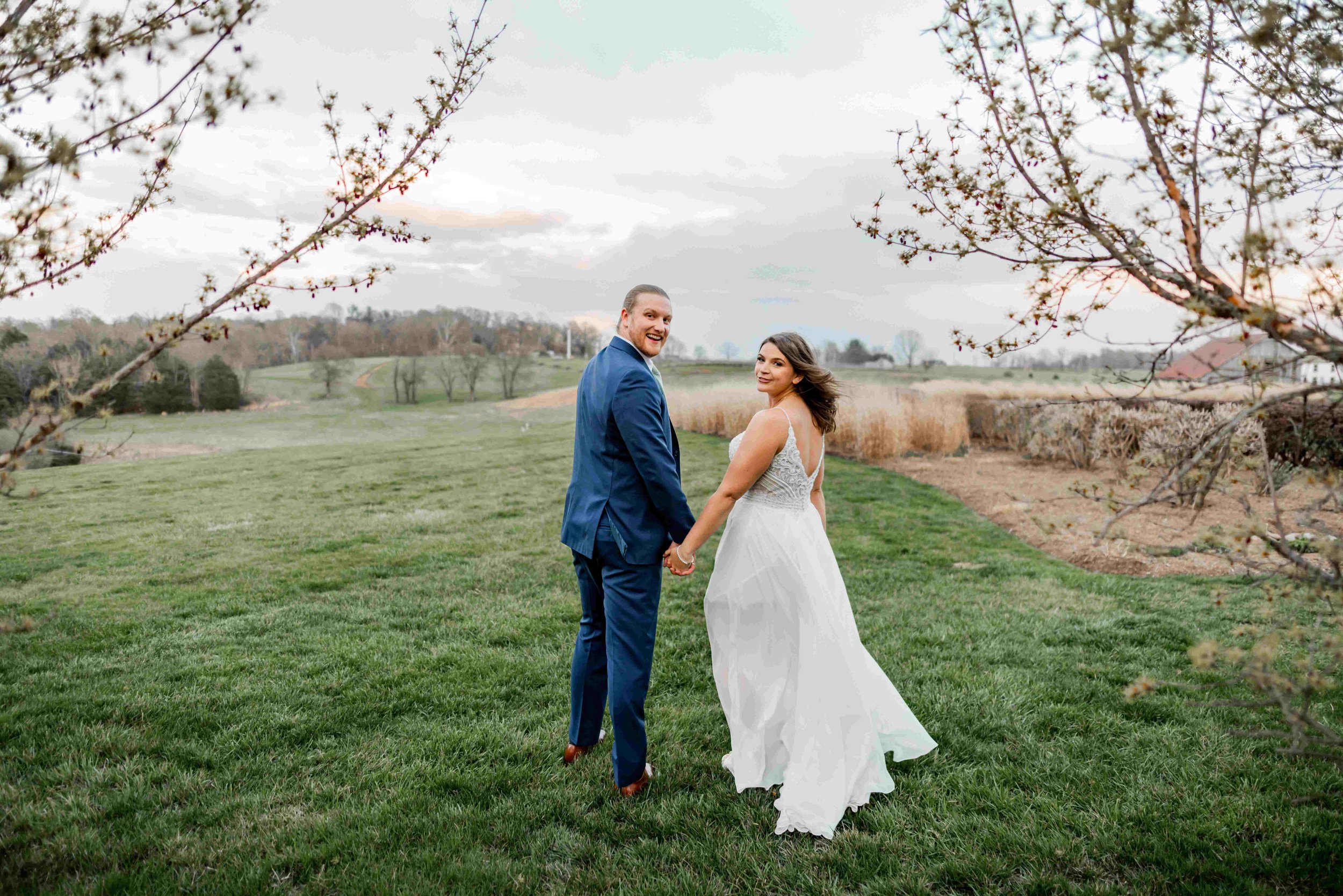 Walking+bride+and+groom+wedding+photography.jpg
