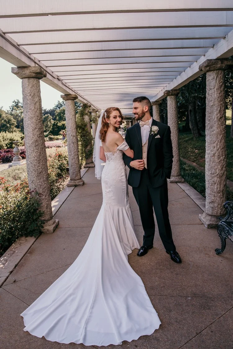 bride+and+groom+pose+maymont Gardens+richmond+va.jpg