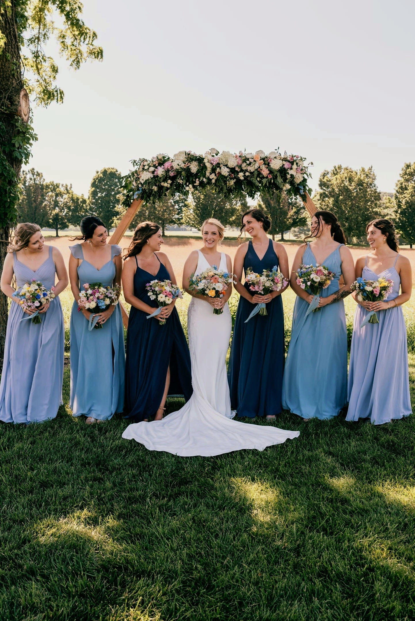 bridesmaids+poses+wedding+richmond+virginia.png