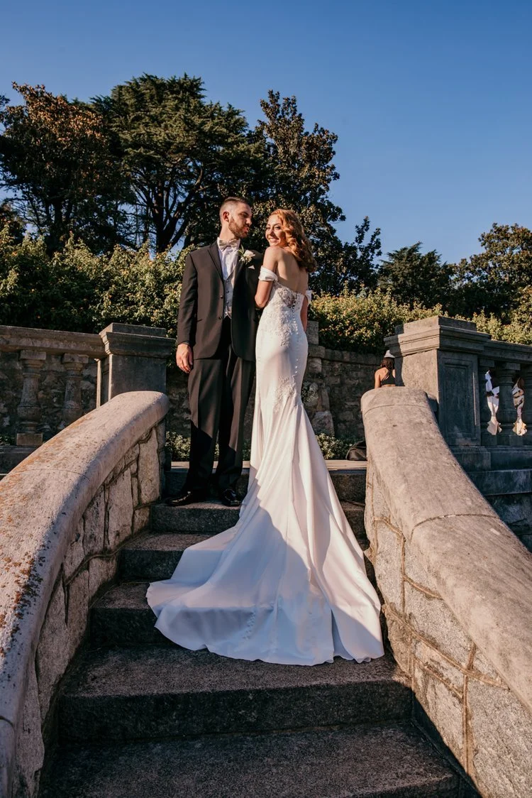 Bride+and+groom+poses+maymont+gardens.jpg