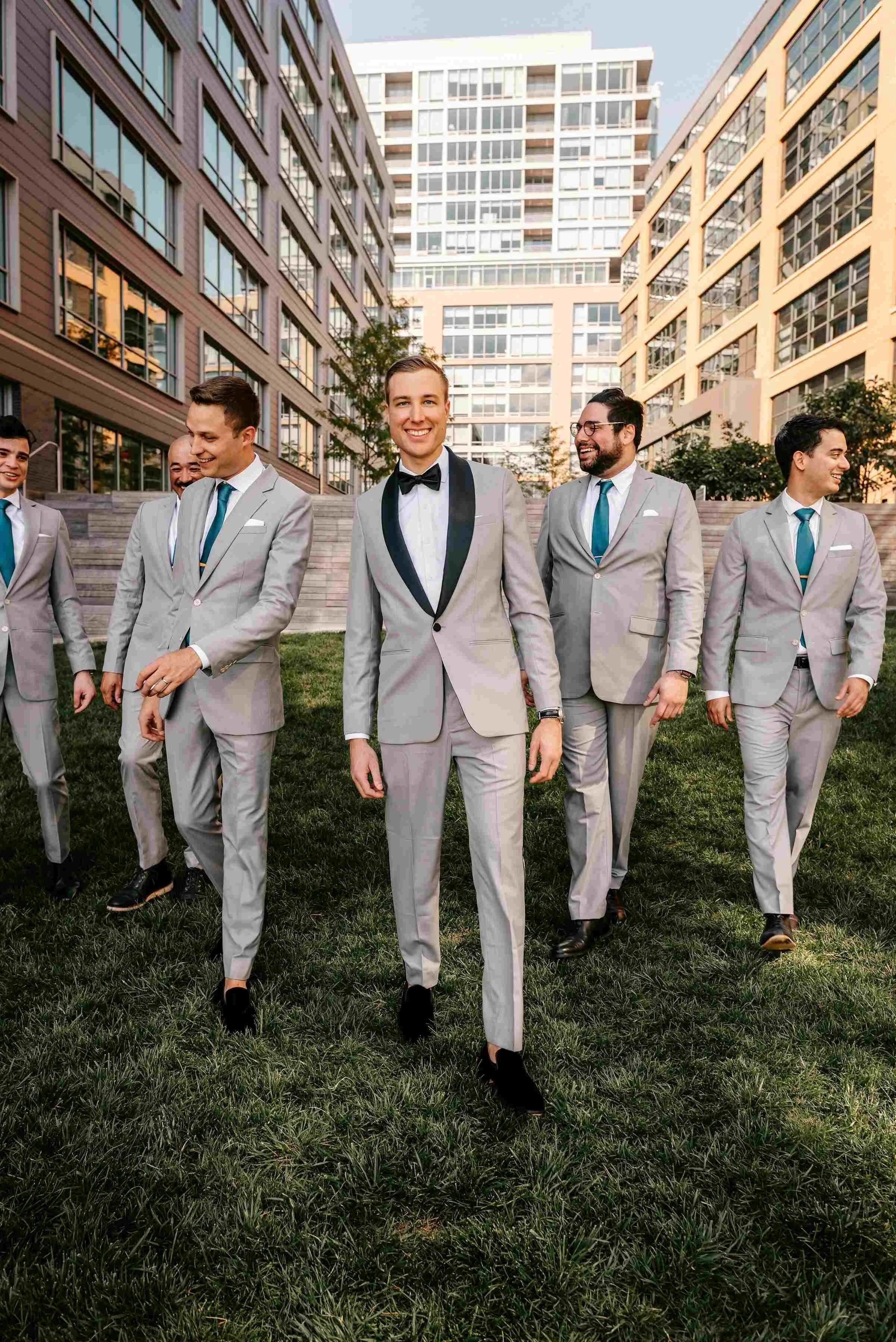 wedding+photo+groomsmen+walking+pose.jpg