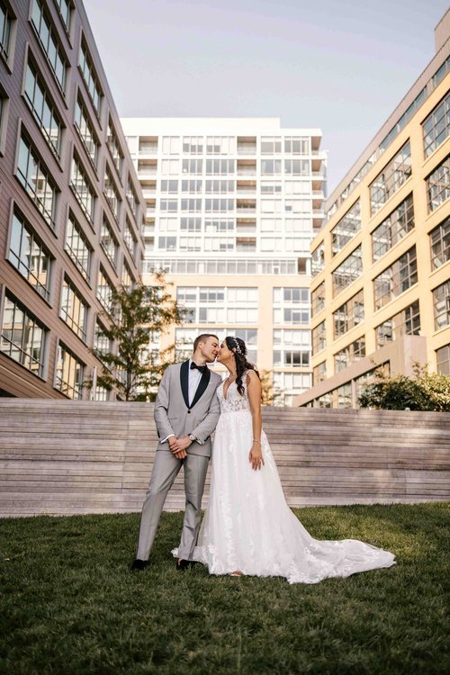groom+bride+richmond+virginia+wedding+pose-2.jpg