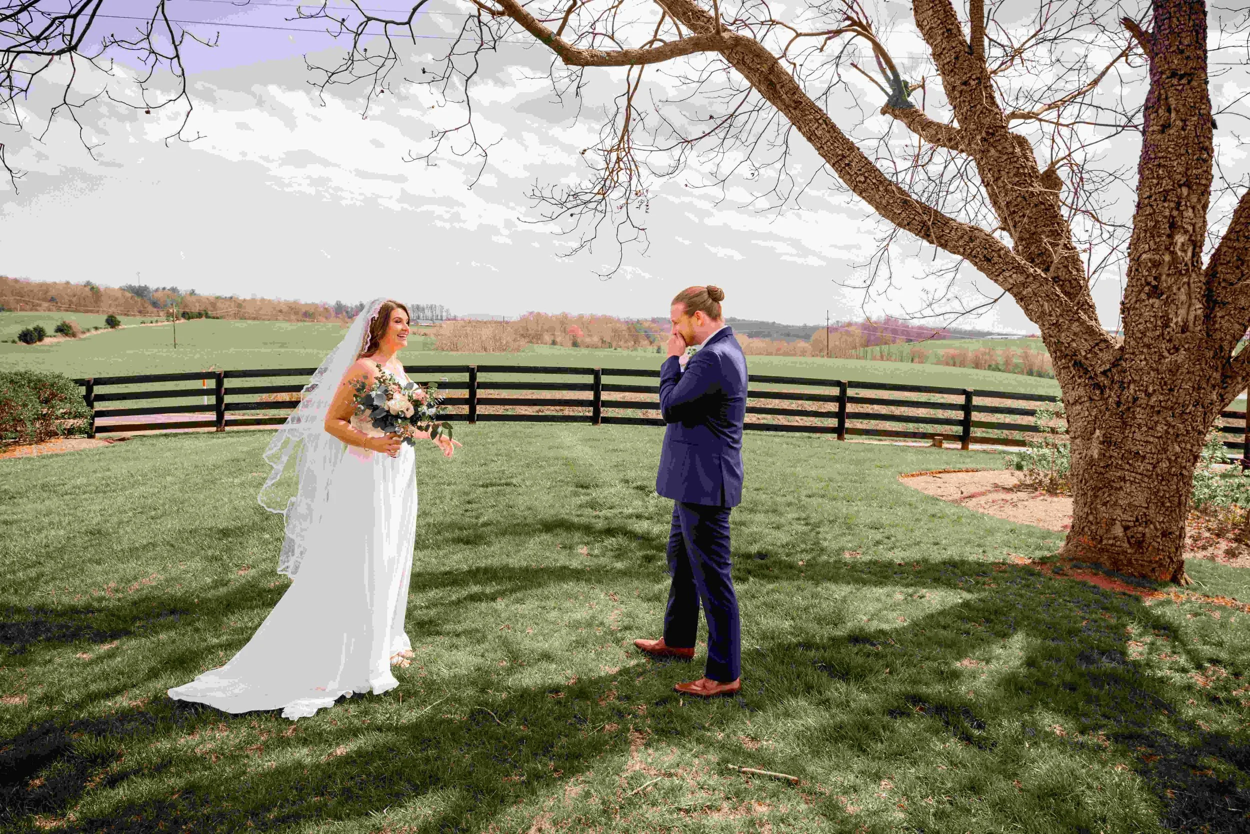 bride+and+groom+first+look.jpg