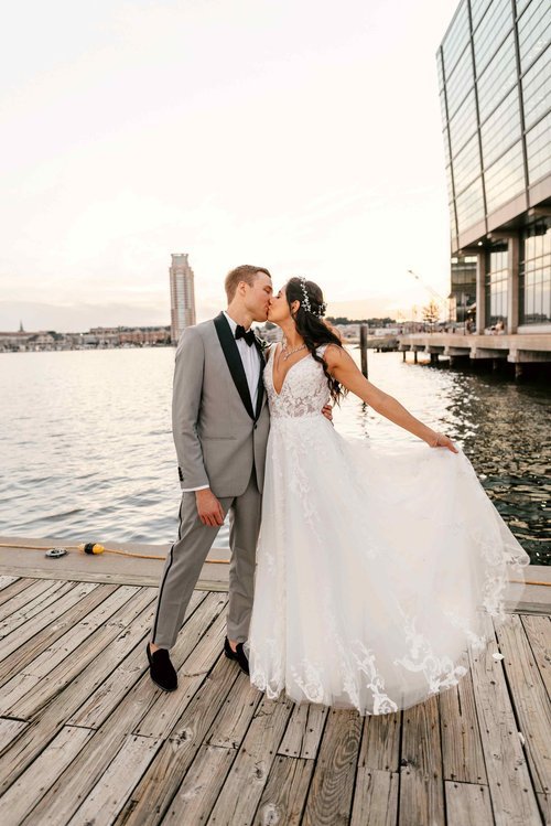 kiss+photo+bride+and+groom+wedding-2.jpg