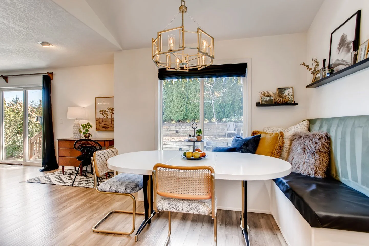 17 Breakfast Area blackthorne.jpeg